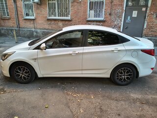 2015 Hyundai Solaris I Рестайлинг, белый, 1050000 рублей, вид 3