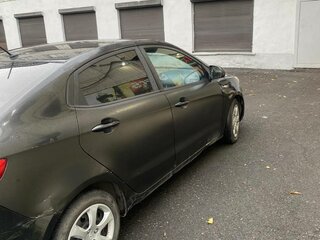 2012 Kia Rio 4-speed III, чёрный, 650000 рублей, вид 3