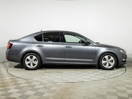 2018 Skoda Octavia III (A7) Рестайлинг, серый, 1879700 рублей, вид 4