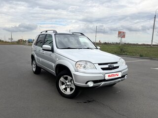 2012 Chevrolet Niva I Рестайлинг, серебристый, 695000 рублей, вид 2