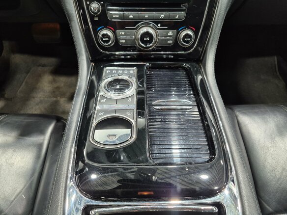 2015 Jaguar XJ IV (X351) Рестайлинг, белый, 1470000 рублей - вид 16
