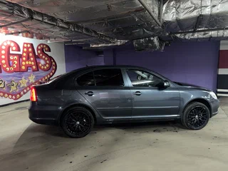 2010 Skoda Octavia II (A5) Рестайлинг, серый, 650000 рублей, вид 2