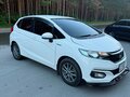 2018 Honda Fit III Рестайлинг, белый, 1385000 рублей - вид 3