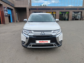 2018 Mitsubishi Outlander III Рестайлинг 3, белый, 1680000 рублей, вид 4