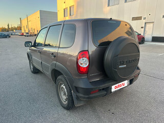 2018 Chevrolet Niva I Рестайлинг, коричневый, 685000 рублей, вид 2