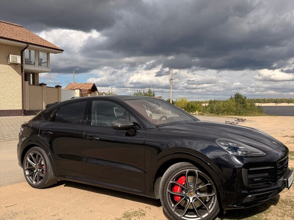 2020 Porsche Cayenne GTS Coupé III, чёрный - вид 2