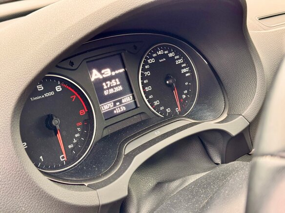 2014 Audi A3 III (8V), коричневый, 1725000 рублей - вид 14