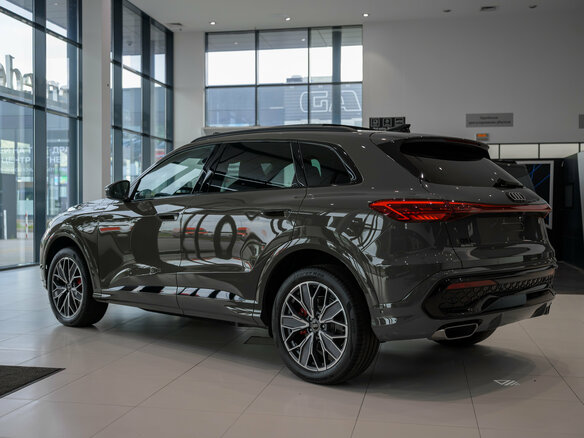 2026 Audi Q5 L III (GU), зелёный, 7540000 рублей - вид 8