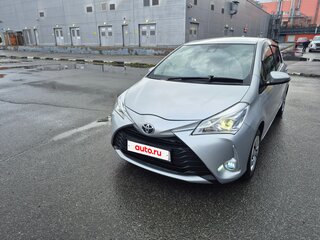 2019 Toyota Vitz III (XP130) Рестайлинг, серебристый, 1250000 рублей, вид 3