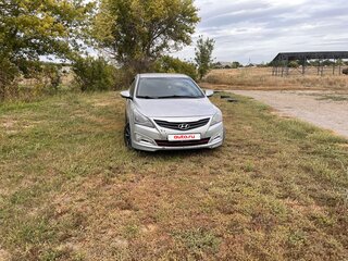 2016 Hyundai Solaris I Рестайлинг, серебристый, 600000 рублей, вид 2