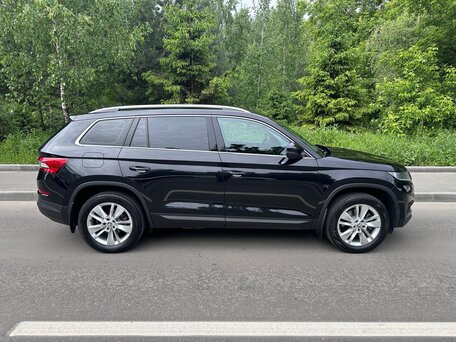 2021 Skoda Kodiaq I, чёрный, 2950000 рублей, вид 4
