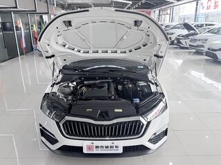 2022 Skoda Octavia IV (A8), белый, 2055000 рублей, вид 2