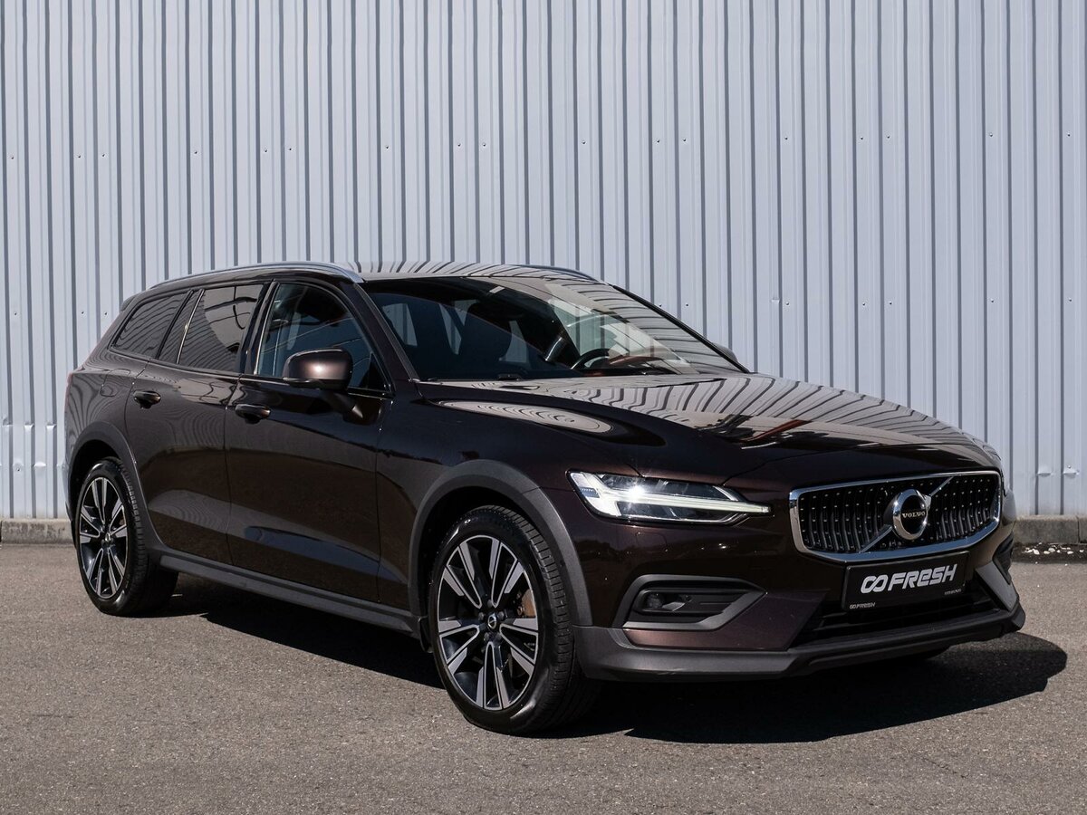 Открыть фотографии: Volvo V60 Cross Country II