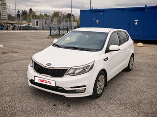 2015 Kia Rio III Рестайлинг, белый, 810000 рублей, вид 1