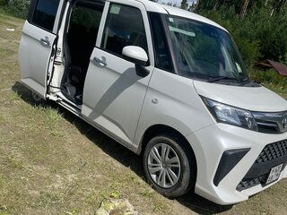 2022 Toyota Roomy I Рестайлинг, белый, 1210000 рублей, вид 3