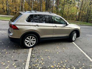 2020 Volkswagen Tiguan II, коричневый, 2790000 рублей, вид 4