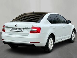 2018 Skoda Octavia III (A7) Рестайлинг, белый, 1500000 рублей, вид 4
