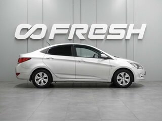 2016 Hyundai Solaris I Рестайлинг, серебристый, 910000 рублей, вид 5