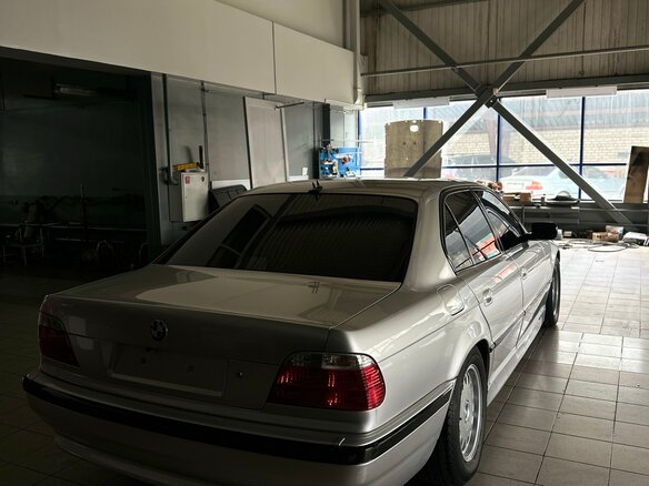 1999 BMW 7 серии 735i III (E38) Рестайлинг, серебристый, 1400000 рублей - вид 17