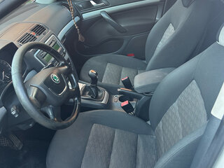 2012 Skoda Octavia II (A5) Рестайлинг, белый, 665000 рублей, вид 3