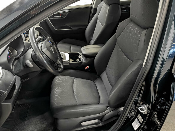 2020 Toyota RAV4 V (XA50), синий, 2950000 рублей - вид 19