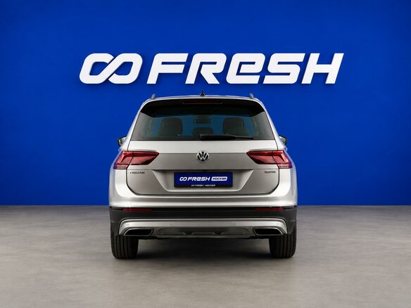 2019 Volkswagen Tiguan II, серебристый, 2255444 рублей - вид 3
