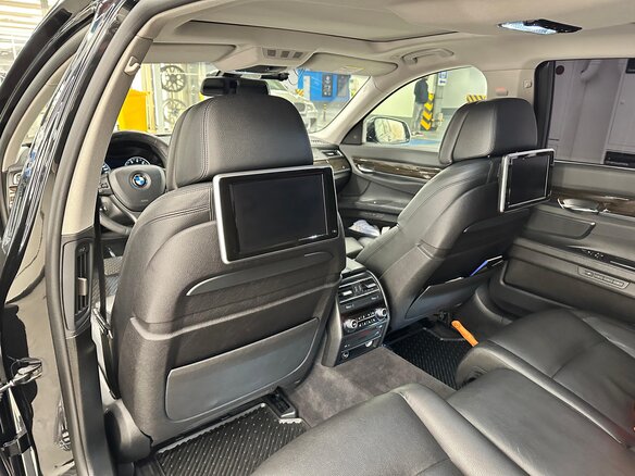 2012 BMW 7 серии Long 740Li xDrive V (F01/F02/F04) Рестайлинг, чёрный, 1550000 рублей - вид 10