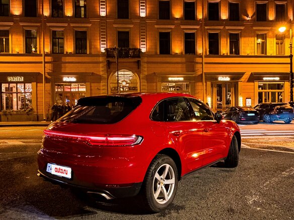 2019 Porsche Macan I Рестайлинг, красный, 5500000 рублей - вид 2