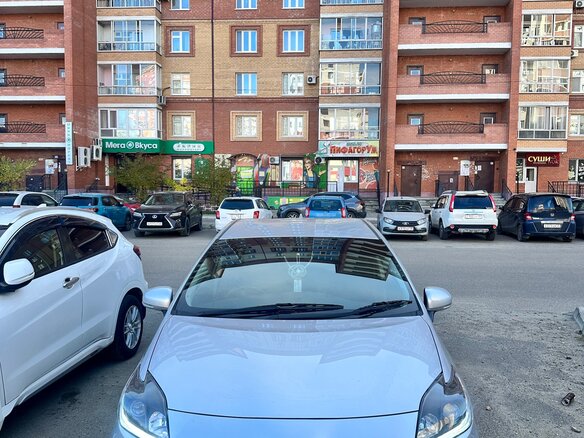 2011 Toyota Prius III (XW30), серый, 1000000 рублей - вид 2