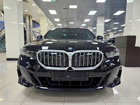 2026 BMW 5 серии 523d xDrive VIII (G60/G61/G68), чёрный, 9145000 рублей, вид 2
