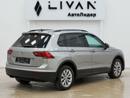 2019 Volkswagen Tiguan II, серебристый, 1875000 рублей, вид 4