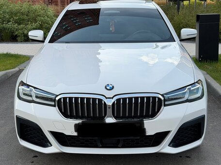 2021 BMW 5 серии 530e VII (G30/G31/G38) Рестайлинг, белый, 4620000 рублей, вид 4