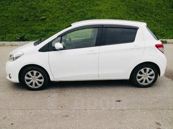 2013 Toyota Vitz III (XP130), белый, 770000 рублей - вид 7