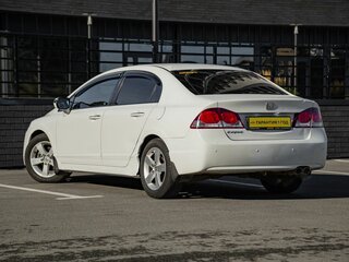 2011 Honda Civic VIII Рестайлинг, белый, 810000 рублей, вид 4