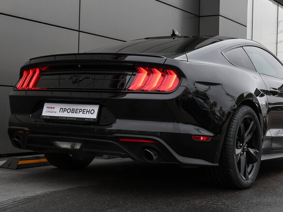 2022 Ford Mustang VI Рестайлинг, чёрный, 3750000 рублей - вид 25