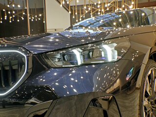 2025 BMW 5 серии 540d xDrive VIII (G60/G61/G68), синий, 14190000 рублей, вид 5