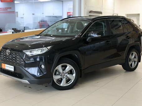 2021 Toyota RAV4 V (XA50), чёрный, 3200000 рублей, вид 3