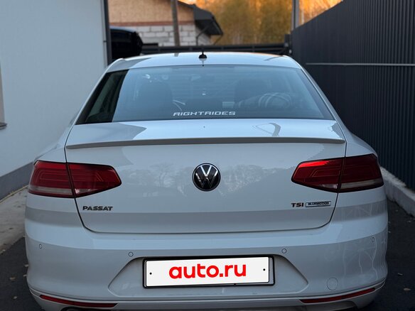 2017 Volkswagen Passat B8, белый, 2070000 рублей