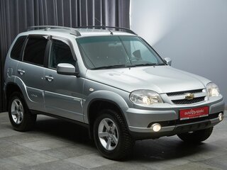 2014 Chevrolet Niva I Рестайлинг, серебристый, 597000 рублей, вид 3