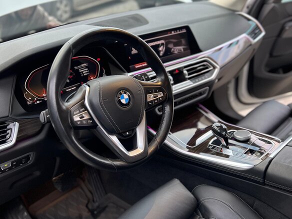 2020 BMW X5 25d IV (G05/G18), белый, 4900000 рублей - вид 3