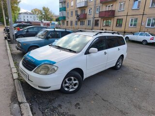 2001 Toyota Corolla Fielder IX (E120, E130), белый, 449000 рублей, вид 1