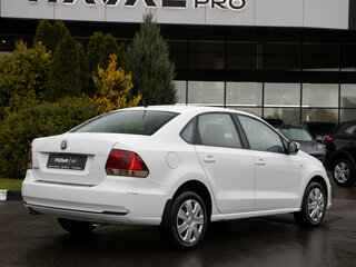 2016 Volkswagen Polo V Рестайлинг, белый, 948000 рублей, вид 4