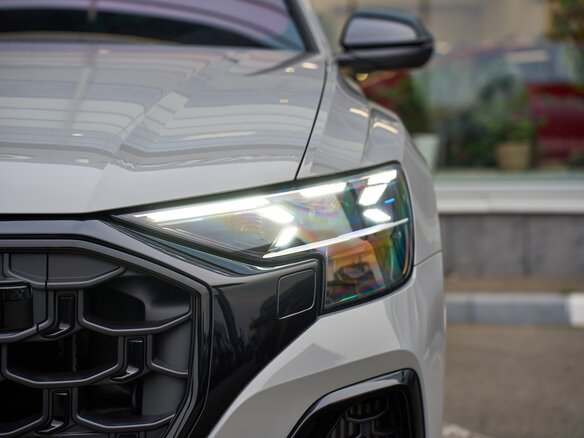 2025 Audi Q8 55 TFSI I (4M) Рестайлинг, серый, 13250000 рублей - вид 11