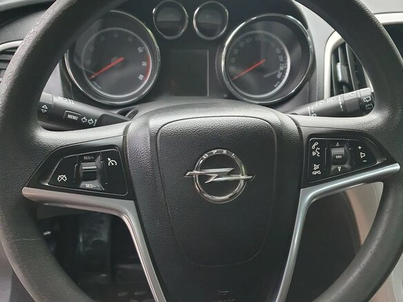 2011 Opel Astra J, белый, 550000 рублей - вид 16