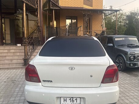 2000 Toyota Echo, белый, 405000 рублей, вид 4