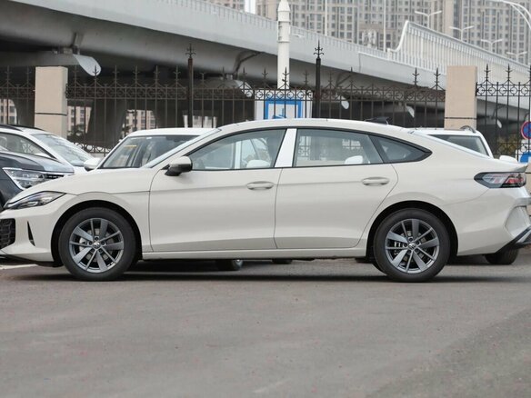 2026 Volkswagen Lamando L II, серебристый, 2970000 рублей - вид 3