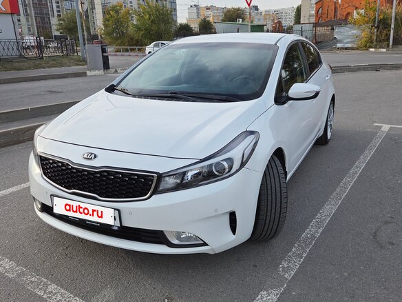 2017 Kia Cerato III Рестайлинг (Classic), белый, 1590000 рублей - вид 1