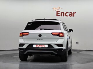2021 Volkswagen T-Roc I, белый, 1689000 рублей, вид 4