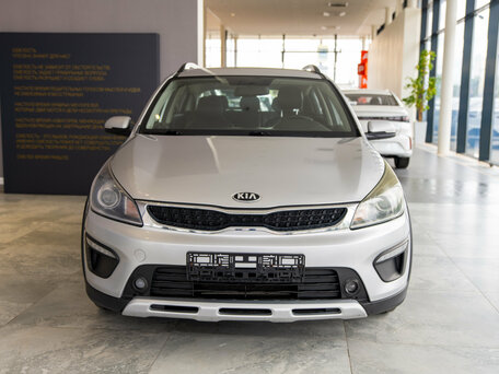 2018 Kia Rio X-Line IV, серебристый, 2050000 рублей, вид 2