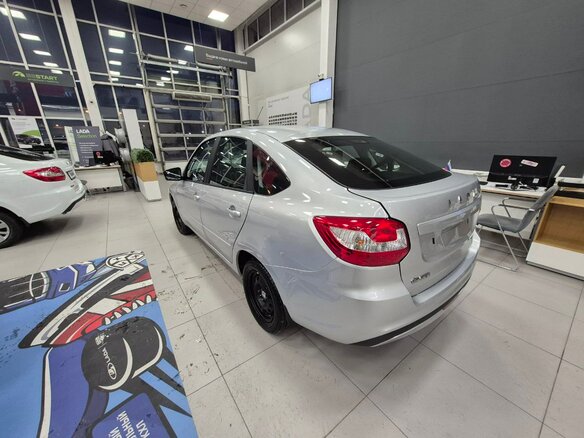 2026 Lada (ВАЗ) Granta I Рестайлинг, серебристый, 1151000 рублей - вид 2